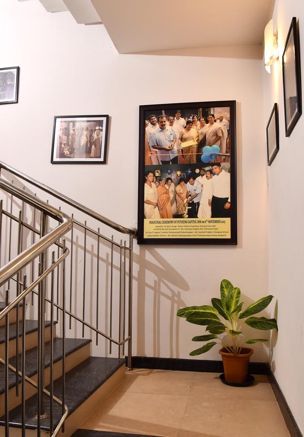 Oyo 18604 Puthens Capitol Inn Kochi Exterior photo
